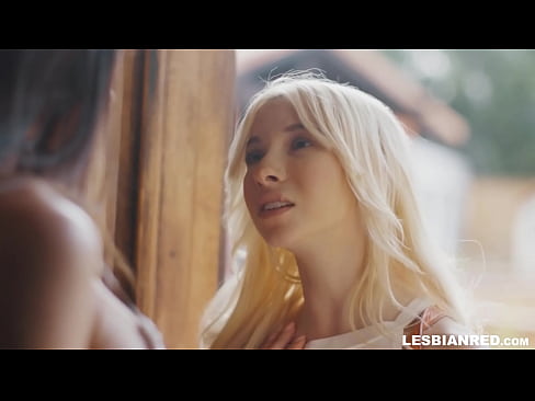 ❤️ A nena chega a casa uns meses despois e acaba comendo o coño da súa madrastra ❤️ Porno duro en % gl.yourxxxvideos.ru % ﹏